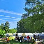 Les Pommiers Kemping *