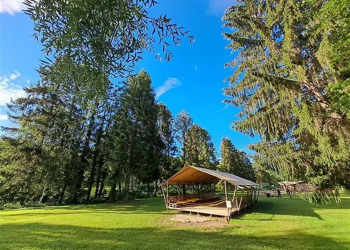 Les Pommiers Camping *